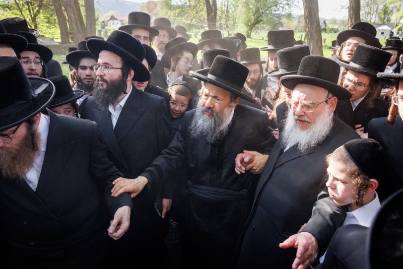 אברומי בלום ואייזיק ג.