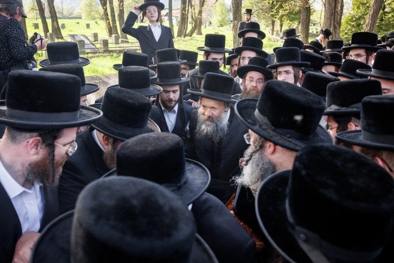 אברומי בלום ואייזיק ג.