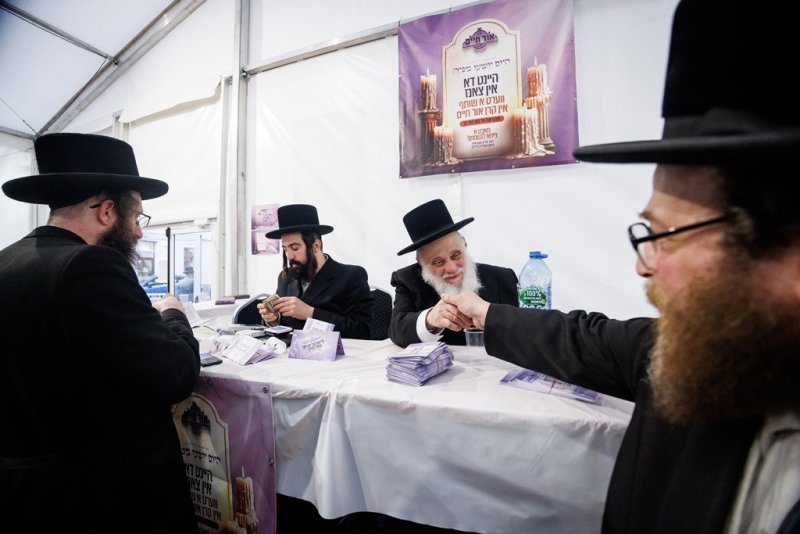 אברומי בלום ואייזיק ג.