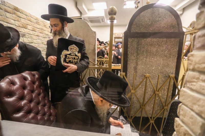 אברומי בלום ואייזיק ג.