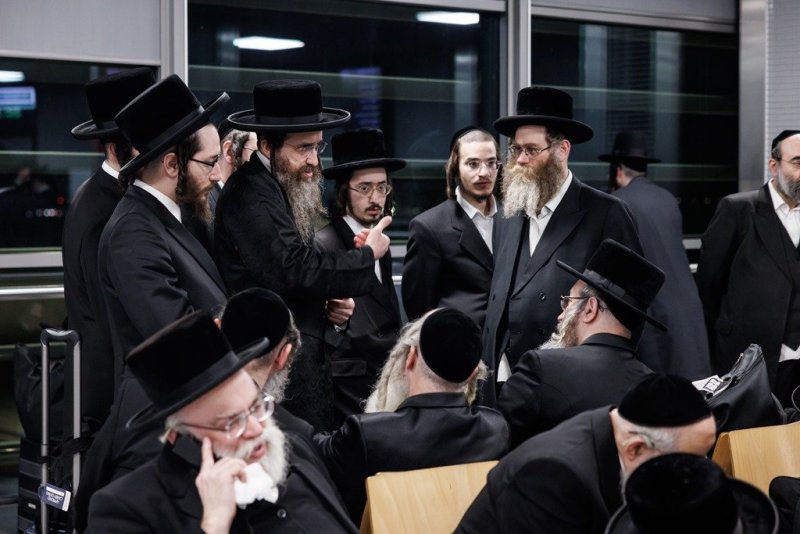 אברומי בלום ואייזיק ג.