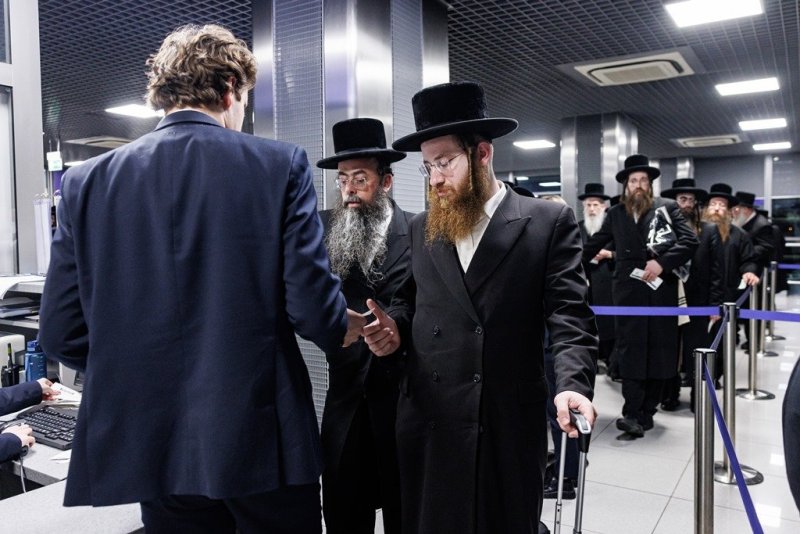 אברומי בלום ואייזיק ג.