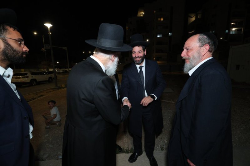 באדיבות המצלם