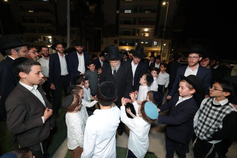 באדיבות המצלם