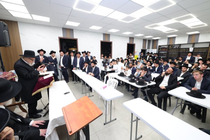 באדיבות המצלם