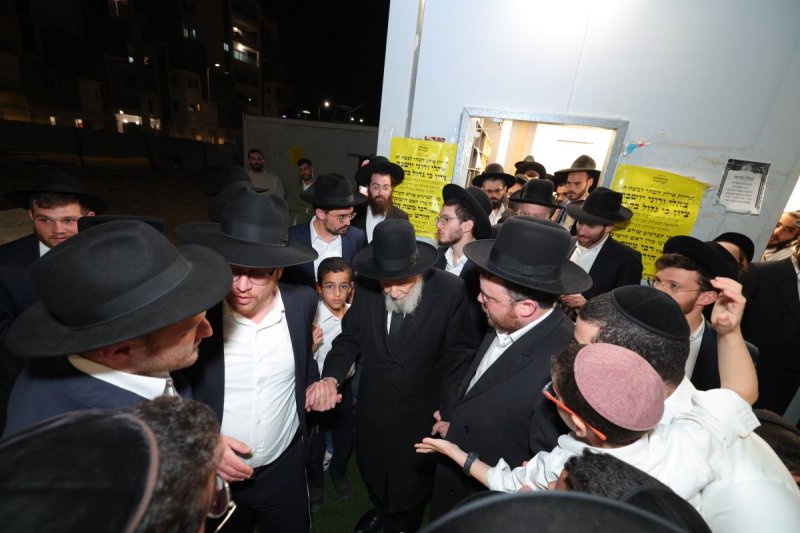 באדיבות המצלם