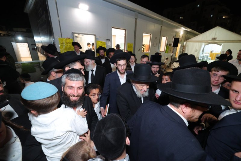 באדיבות המצלם