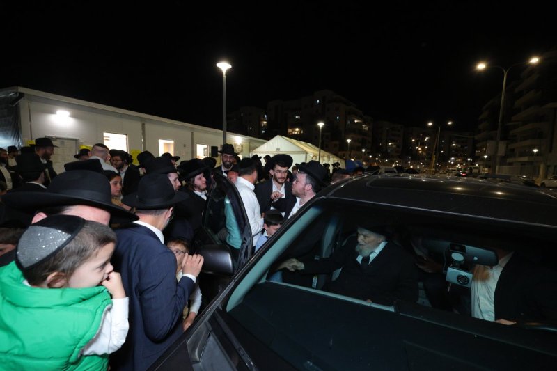 באדיבות המצלם