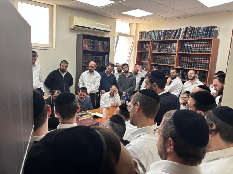 באדיבות המצלם