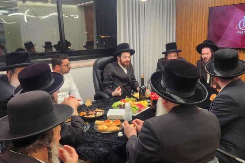 באדיבות המצלם