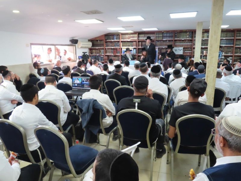 באדיבות המצלם