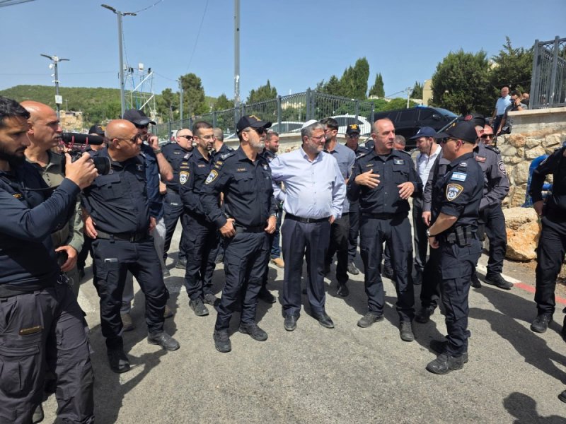 באדיבות המצלם