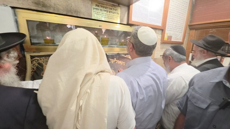 באדיבות המצלם