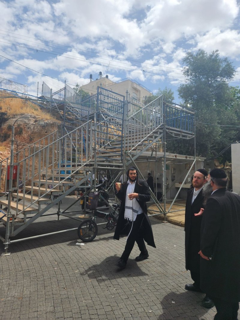 באדיבות המצלם