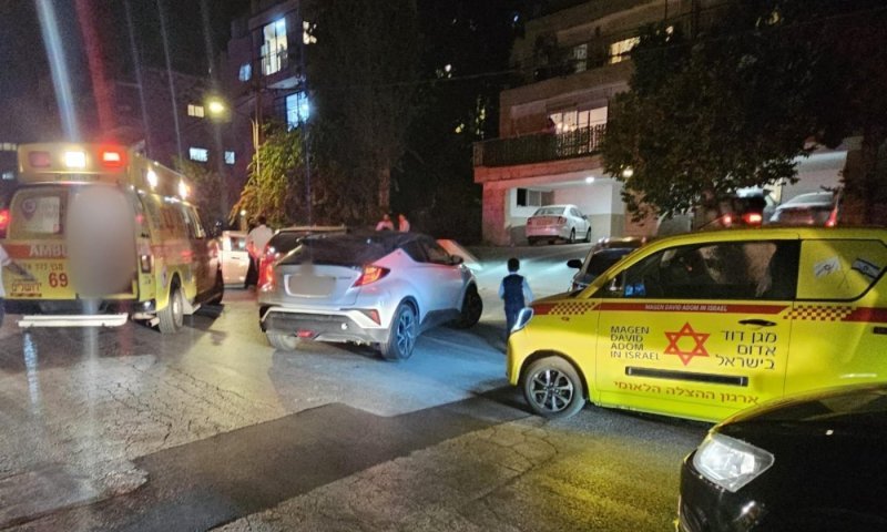 בן 80 נפצע קשה מפגיעת רכב בשכונת בית וגן בירושלים