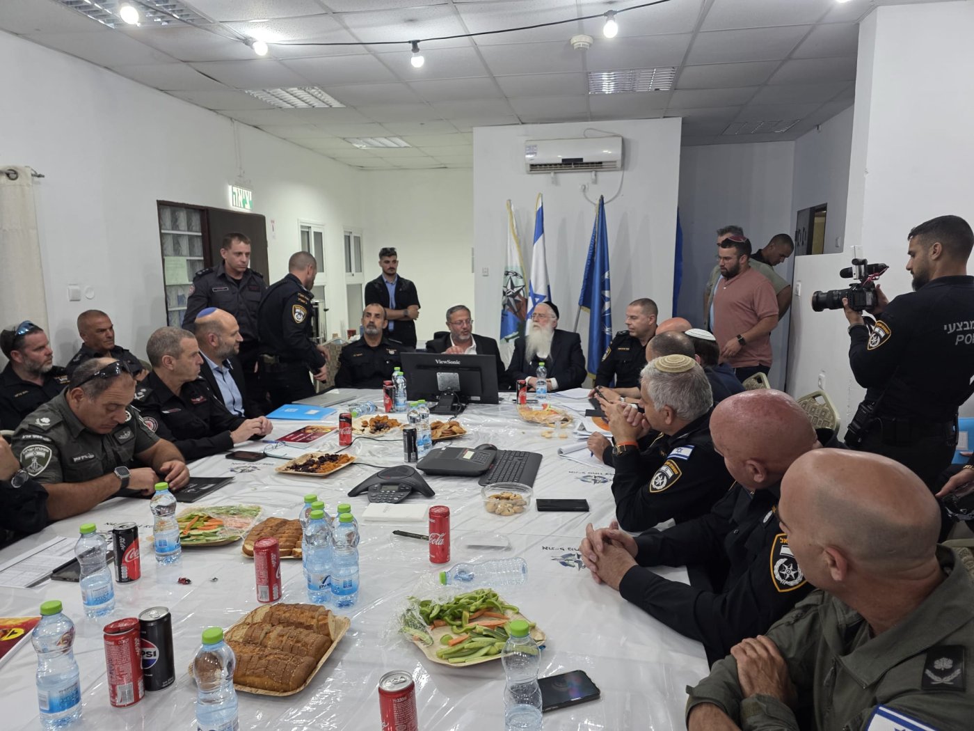 באדיבות המצלם