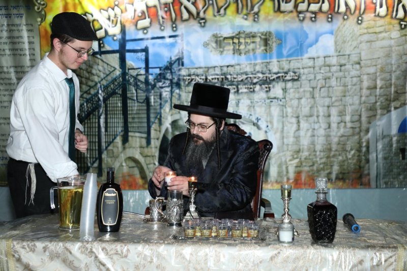 באדיבות המצלם