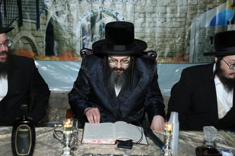 באדיבות המצלם