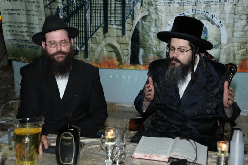 באדיבות המצלם