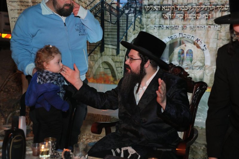 באדיבות המצלם