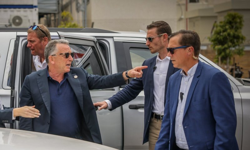 החיסול לא עוצר את המו”מ: שליח ארה”ב למשפחות החטופים – יש לנו דרכים לקבל תשובות מחמאס