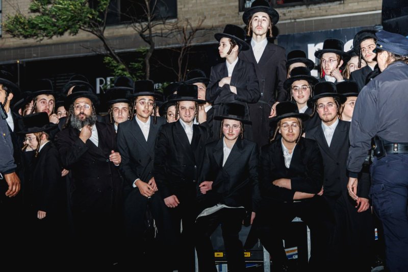 האחים לאנטשעווסקי, אברומי בלום, ד. ה. כרם, אייזיק. י, Clear shot