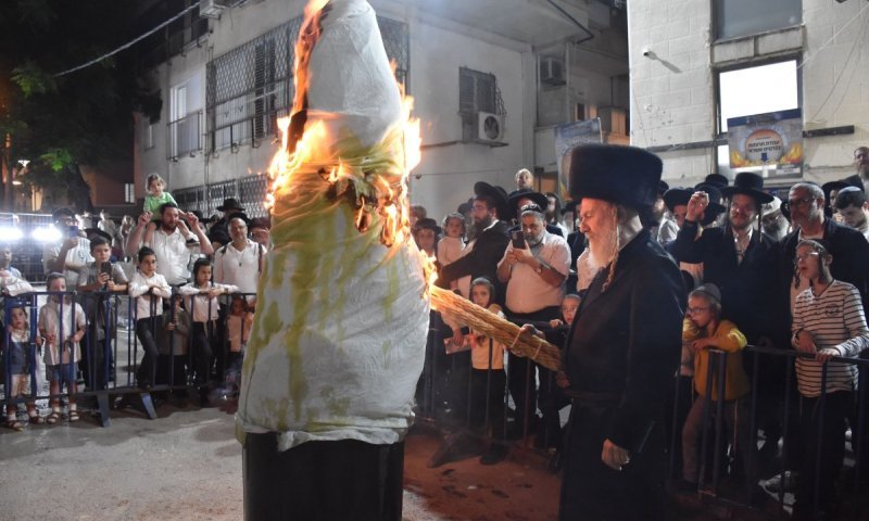 שיעור בזוהר, הדלקה, וחלאק'ס: כך נראה ל"ג בעומר בחצר אשלג
