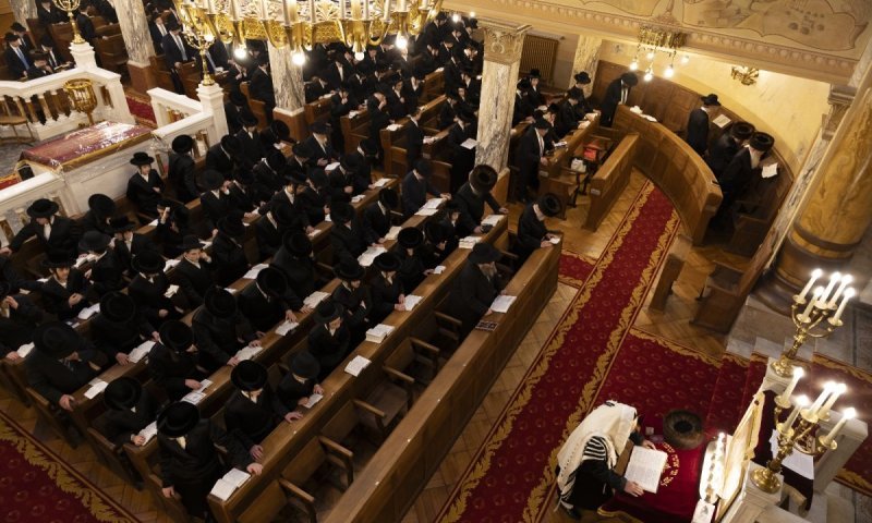 גזירת המוהלים באנטוורפן: הבחורים התכנסו לתפילה בל"ג בעומר