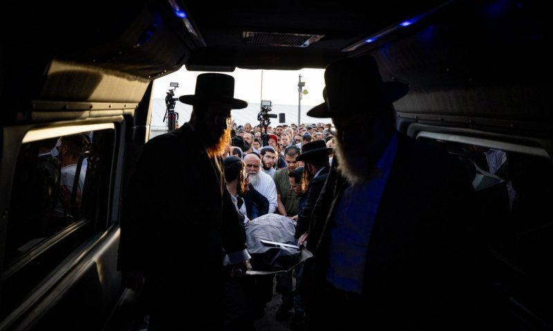 חסר תקדים: משפחתה של צאלה גז הי"ד תשב שבעה במקום הפיגוע