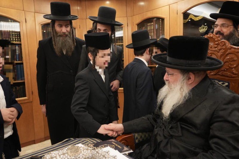 זה לזה