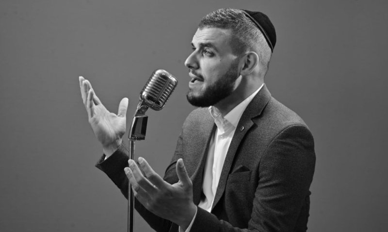 עקיבא בן חמו במחרוזת: "תבטחו באלוקים"