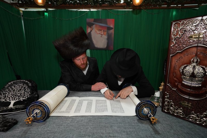 באדיבות המצלם