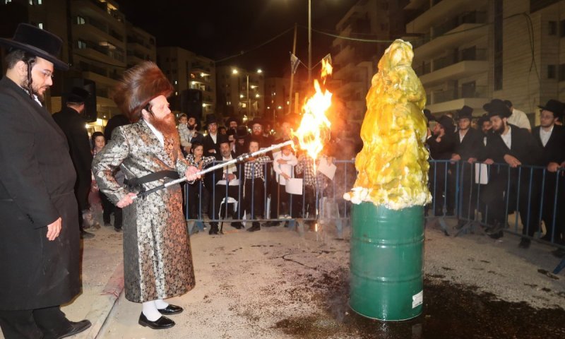 ההדלקה המדוברת ביותר: ההודי שהשתחווה לאדמו"ר ממיאלען