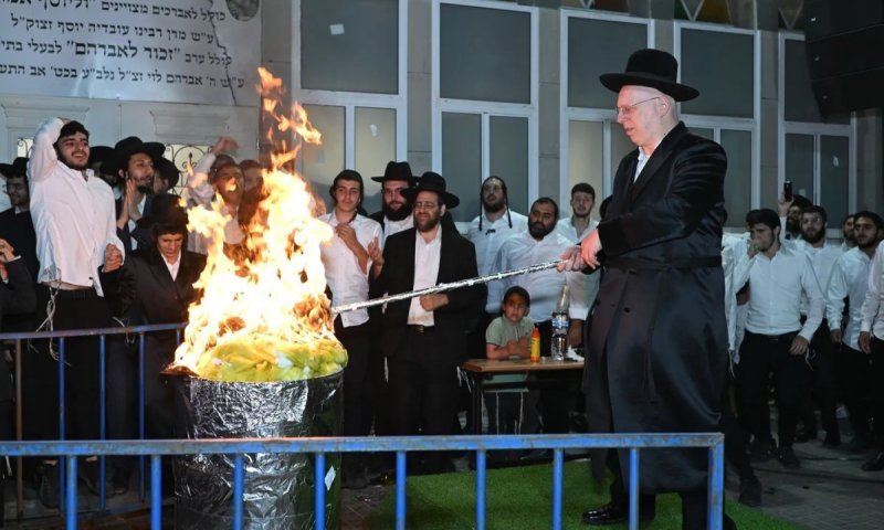 כדאי הוא רבי שמעון: ההדלקה של מזכה הרבים הגר"ל גלזר