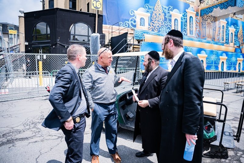 בחצרות סאטמר