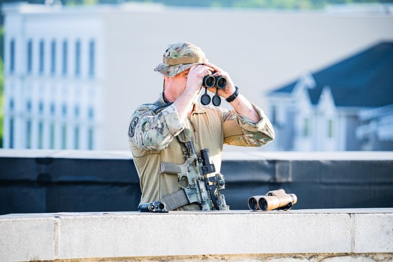 בחצרות סאטמר