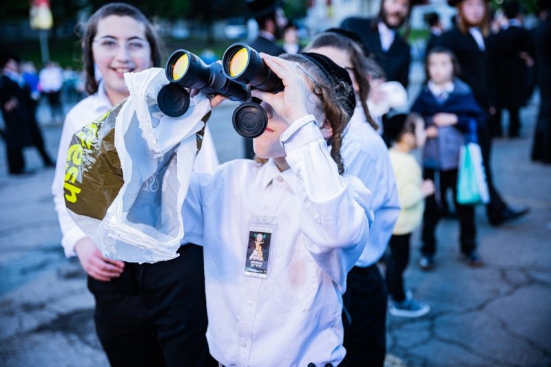 בחצרות סאטמר