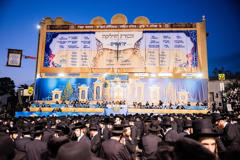 בחצרות סאטמר