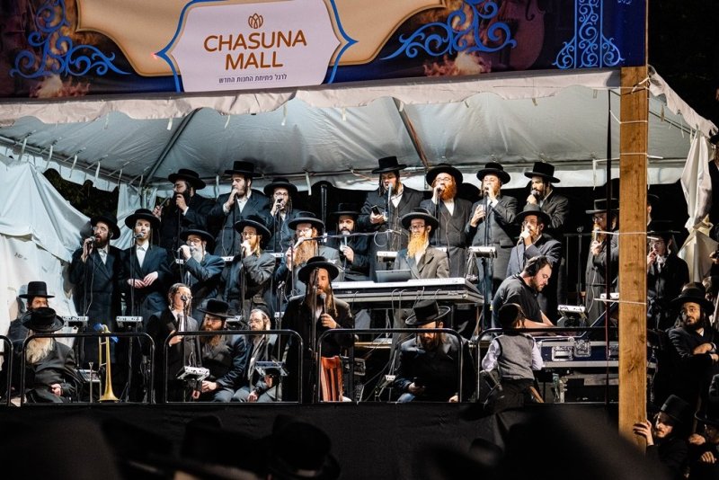 בחצרות סאטמר