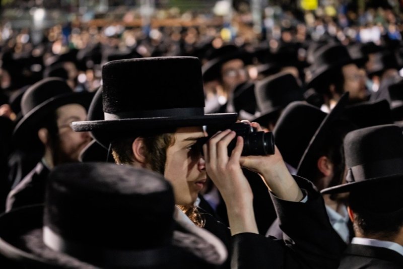 בחצרות סאטמר