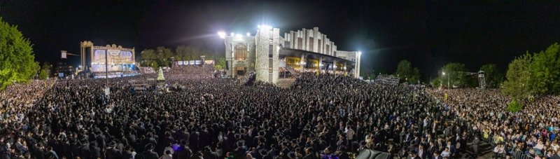 בחצרות סאטמר