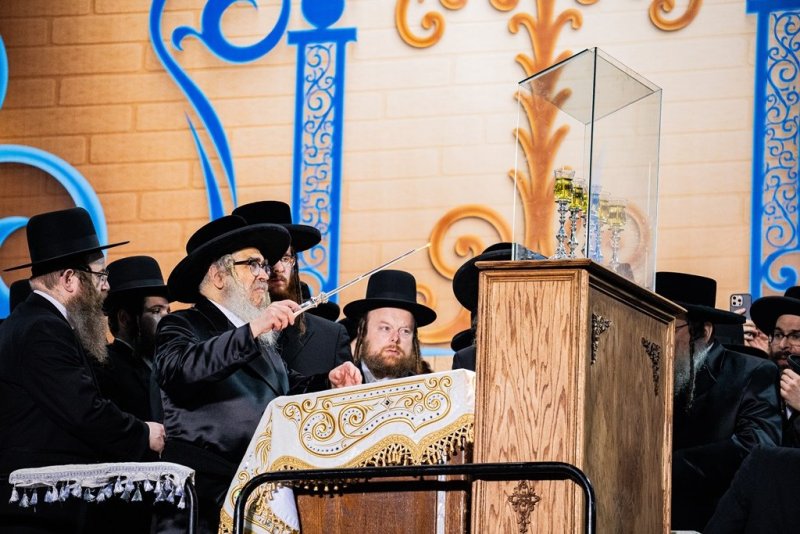 בחצרות סאטמר