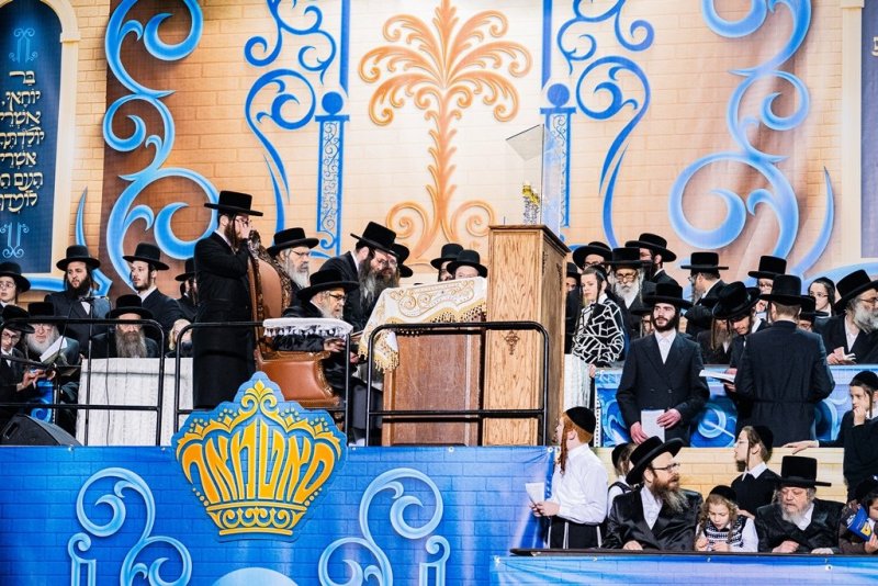 בחצרות סאטמר