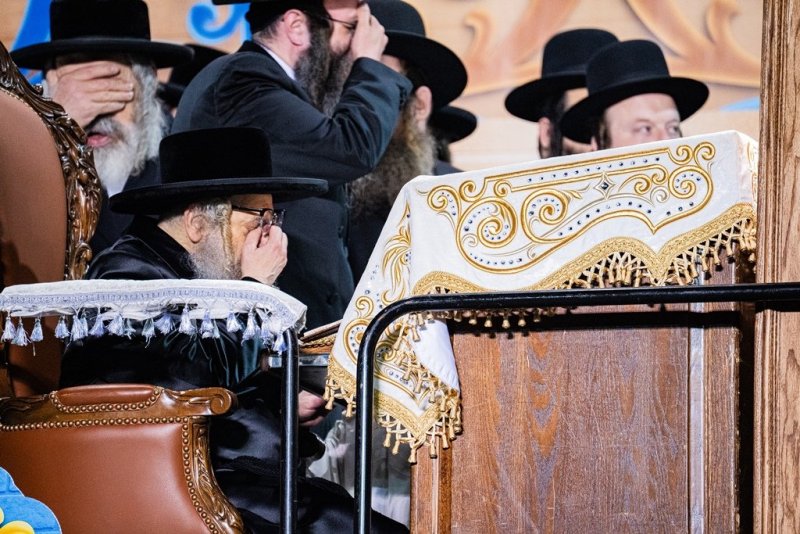 בחצרות סאטמר