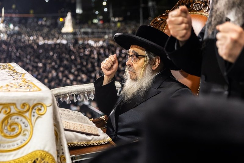 בחצרות סאטמר