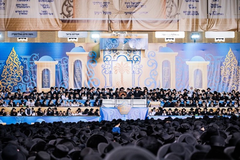 בחצרות סאטמר