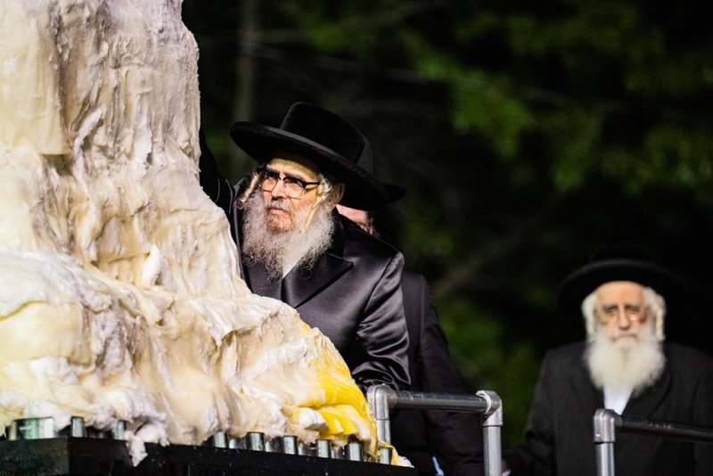 בחצרות סאטמר