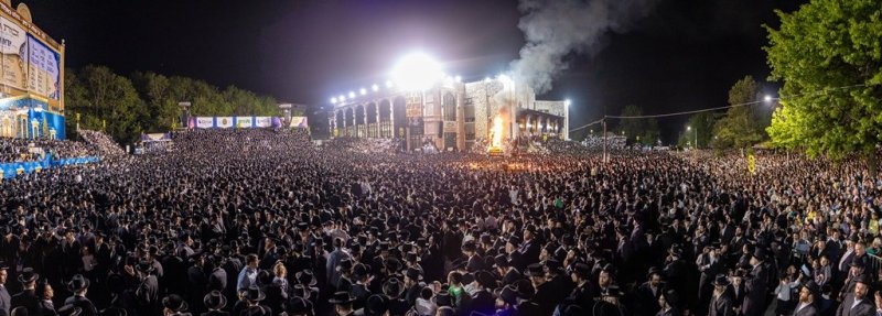 בחצרות סאטמר