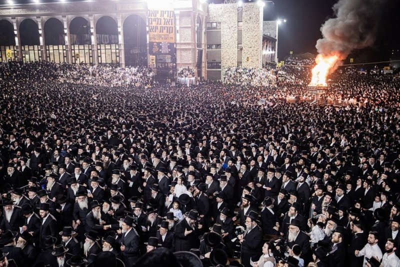 בחצרות סאטמר