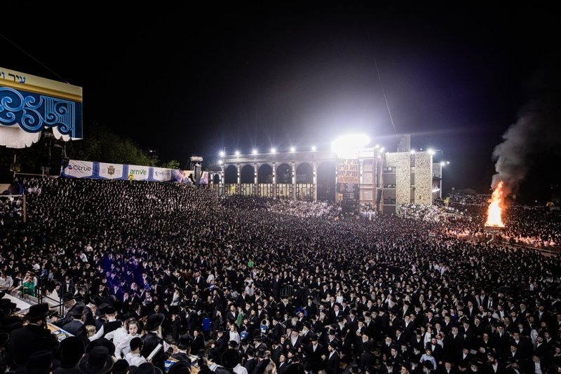 בחצרות סאטמר